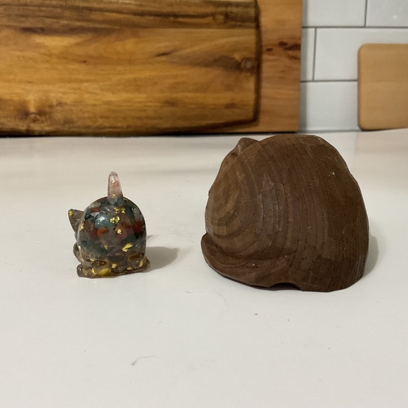 VTG Hand Carved Wooden Cat Figure Curled Up Sleeping & Small Resin Cat Figure - Picture 5 of 8